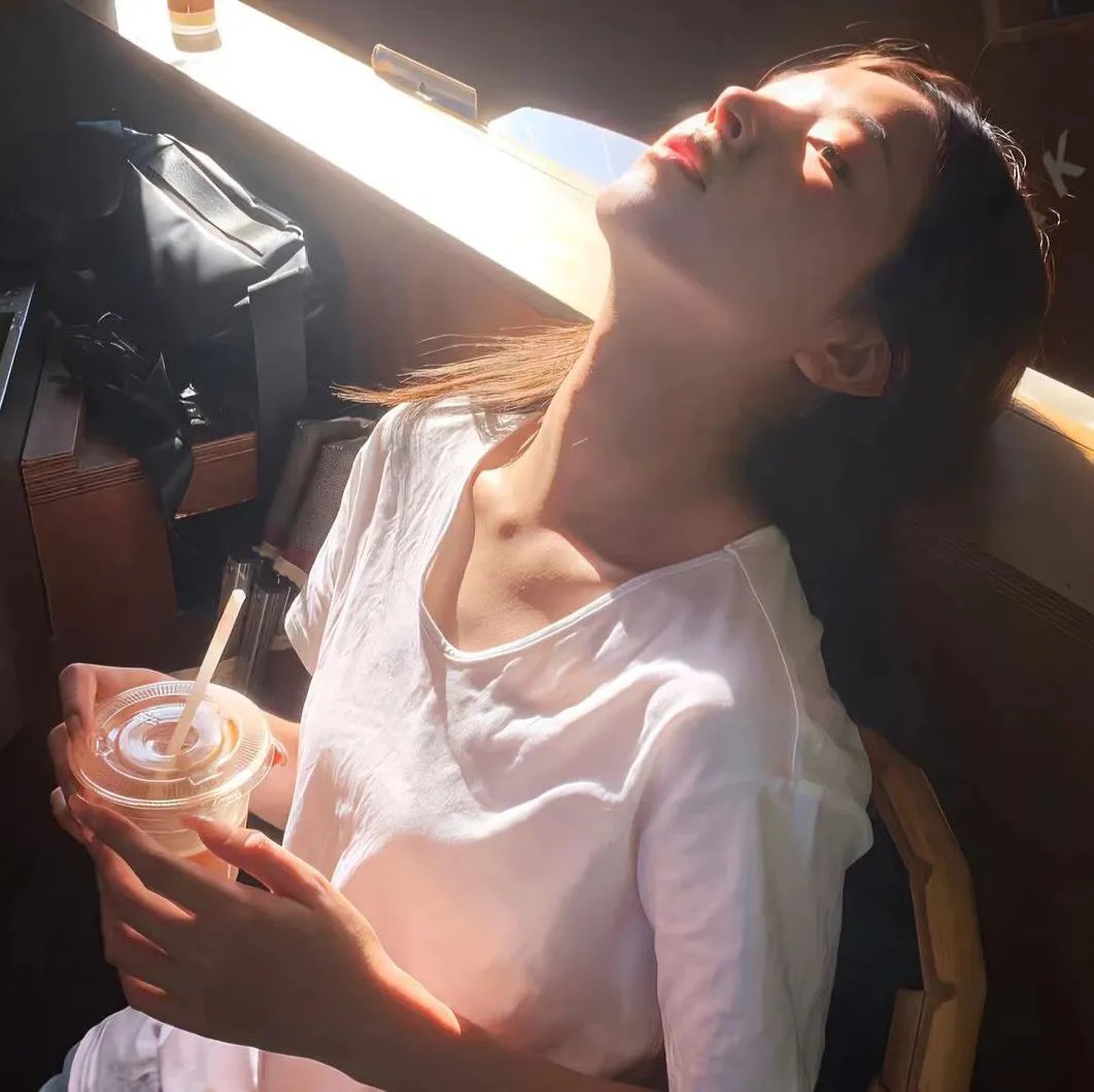 夏娃的对面房